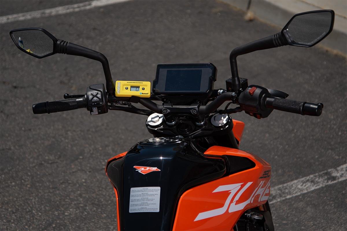 See sag measurements in real time. For street, adventure and off-road motorcycles.